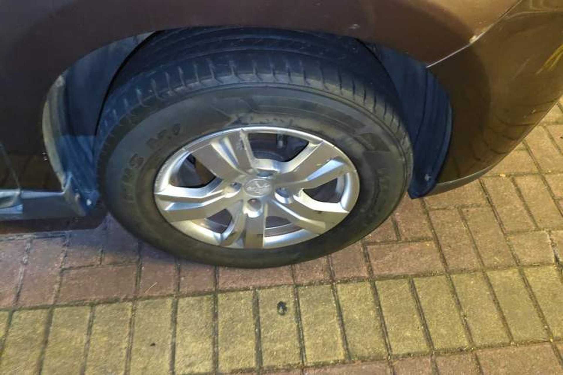 Used Peugeot 2008 2014 1.6L Automatic Trend Edition Right Front Wheel Hub