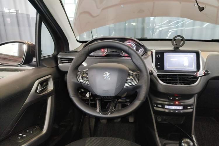 Used Peugeot 2008 2014 1.6L Manual Fashion Edition Steering Wheel