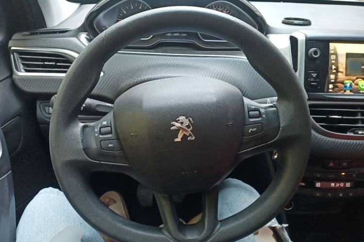 Used Peugeot 2008 2014 1.6L Manual Fashion Edition Steering Wheel