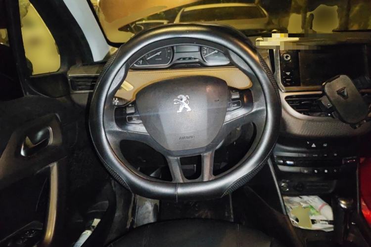 Used Peugeot 2008 2014 1.6L Automatic Fashion Edition Steering Wheel