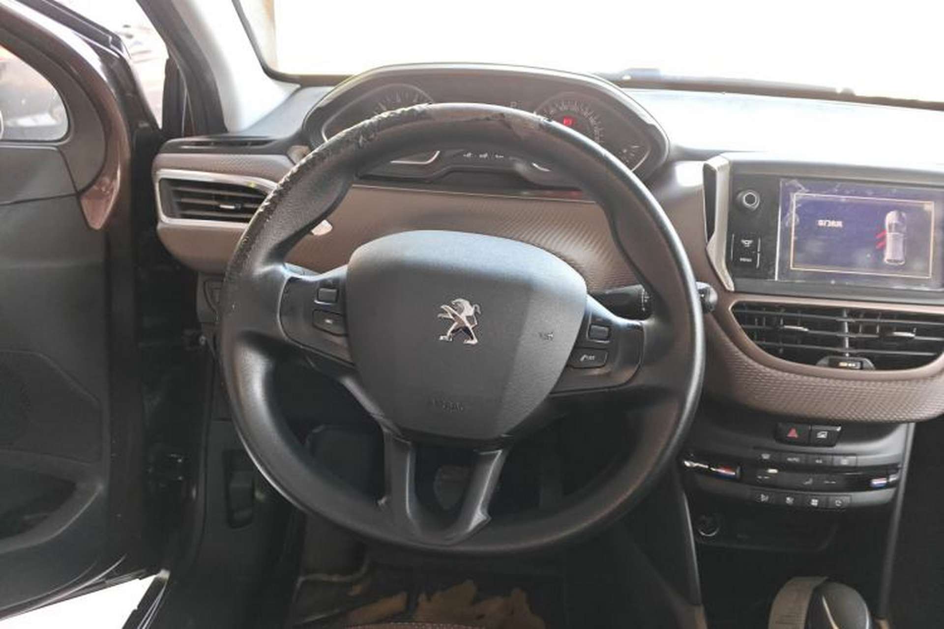 Used Peugeot 2008 2014 1.6L Automatic Fashion Edition Steering Wheel