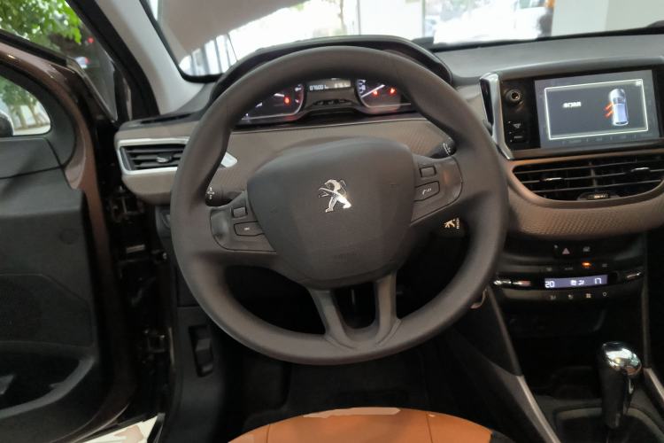 Used Peugeot 2008 2014 1.6L Automatic Fashion Edition Steering Wheel