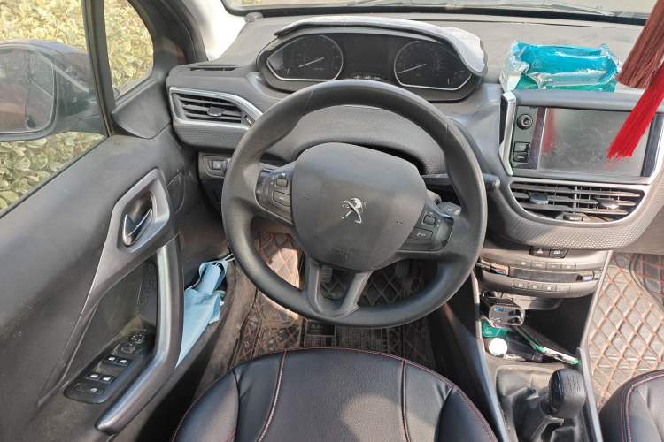 Used Peugeot 2008 2014 1.6L Manual Fashion Edition Steering Wheel