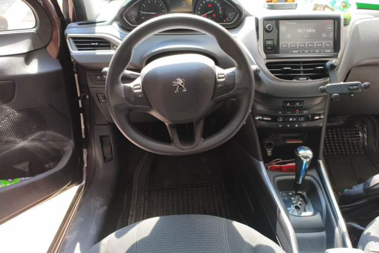 Used Peugeot 2008 2014 1.6L Automatic Fashion Edition Steering Wheel