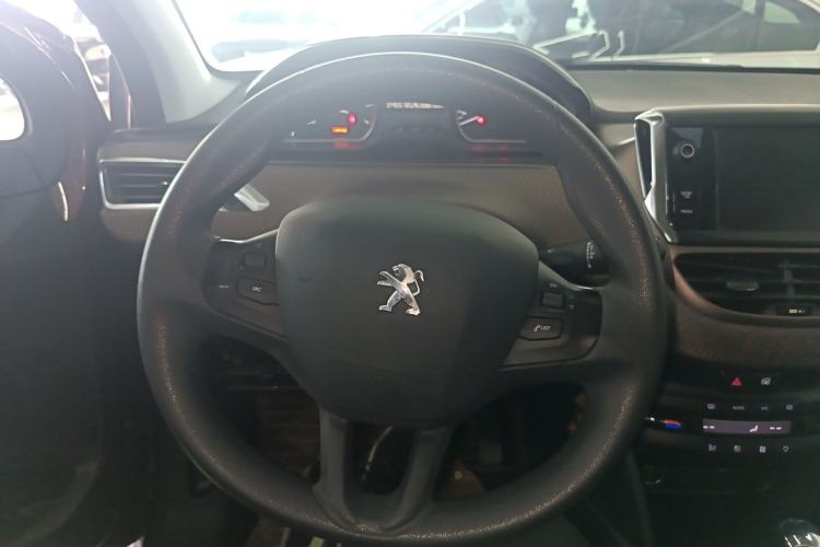 Used Peugeot 2008 2014 1.6L Automatic Fashion Edition Steering Wheel