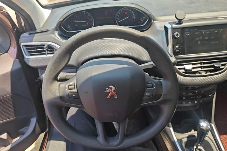 Used Peugeot 2008 2014 1.6L Automatic Fashion Edition Steering Wheel