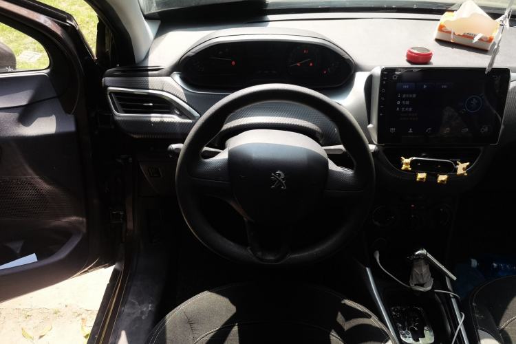 Used Peugeot 2008 2014 1.6L Automatic Trend Edition Steering Wheel