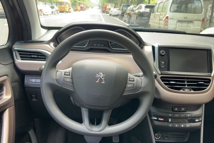 Used Peugeot 2008 2014 1.6L Automatic Fashion Edition Steering Wheel