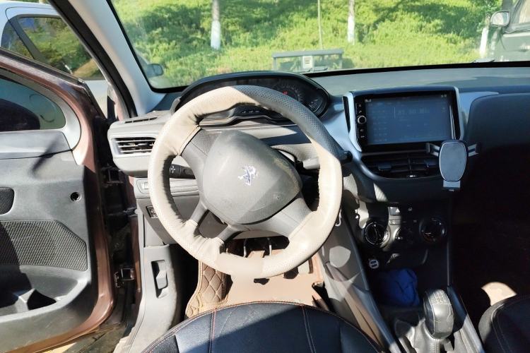 Used Peugeot 2008 2014 1.6L Manual Trend Edition Steering Wheel