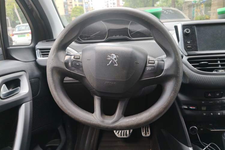 Used Peugeot 2008 2014 1.6L Automatic Fashion Edition Steering Wheel