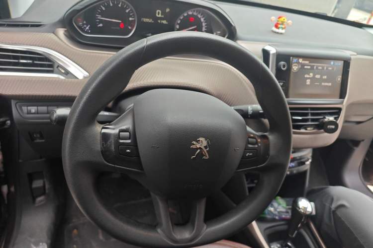 Used Peugeot 2008 2014 1.6L Automatic Fashion Edition Steering Wheel
