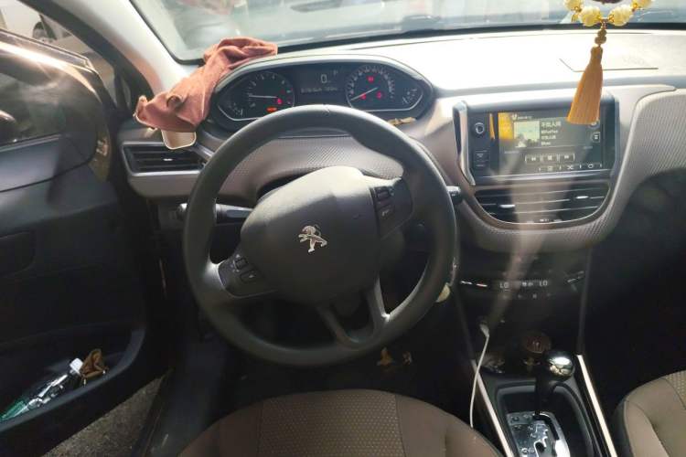 Used Peugeot 2008 2014 1.6L Automatic Fashion Edition Steering Wheel