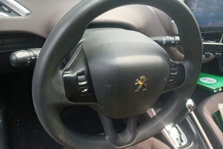 Used Peugeot 2008 2014 1.6L Automatic Fashion Edition Steering Wheel