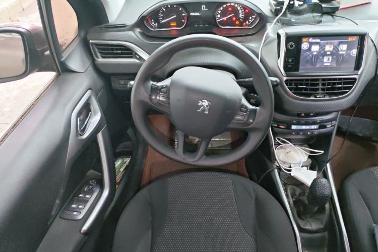Used Peugeot 2008 2014 1.6L Manual Fashion Edition Steering Wheel