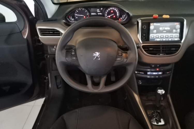 Used Peugeot 2008 2014 1.6L Automatic Fashion Edition Steering Wheel