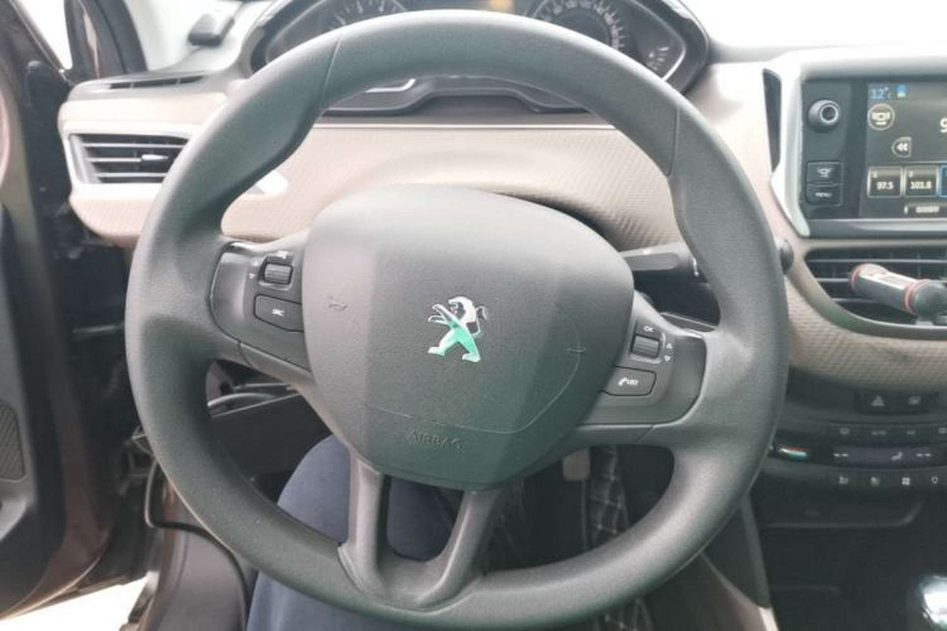 Used Peugeot 2008 2014 1.6L Automatic Fashion Edition Steering Wheel