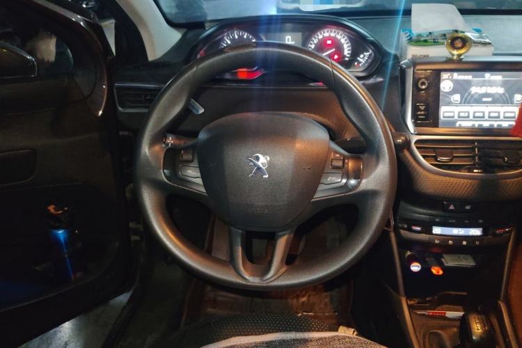 Used Peugeot 2008 2014 1.6L Manual Fashion Edition Steering Wheel