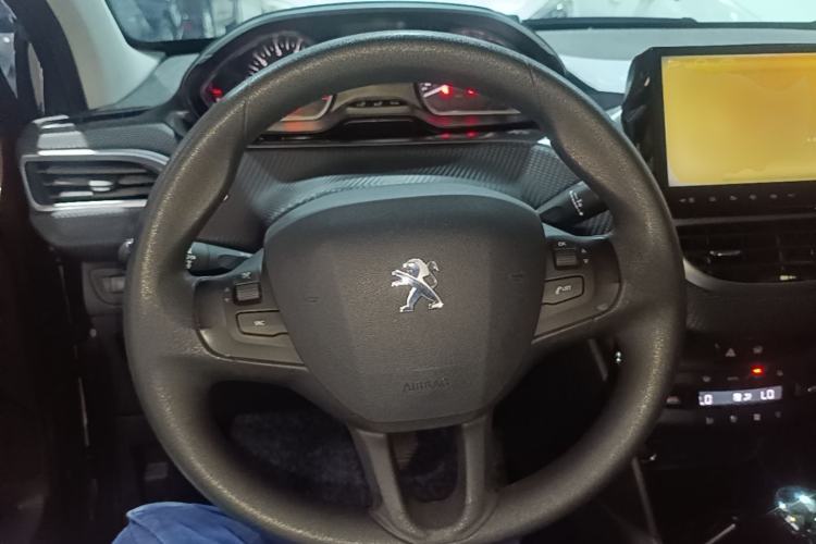 Used Peugeot 2008 2014 1.6L Automatic Fashion Edition Steering Wheel