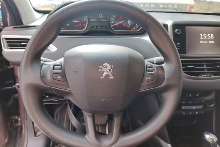 Used Peugeot 2008 2014 1.6L Automatic Fashion Edition Steering Wheel