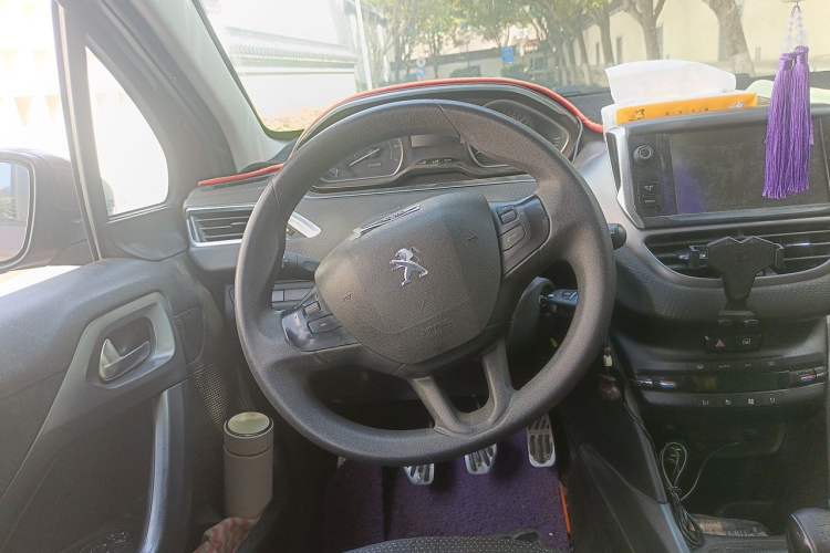 Used Peugeot 2008 2014 1.6L Manual Fashion Edition Steering Wheel