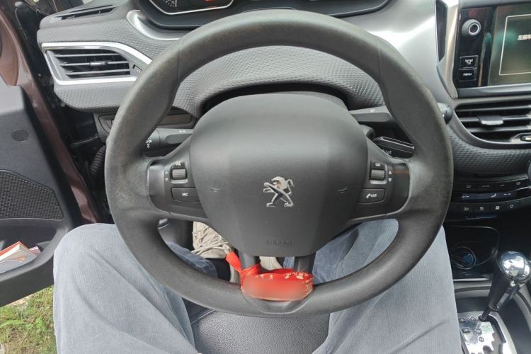 Used Peugeot 2008 2014 1.6L Automatic Fashion Edition Steering Wheel