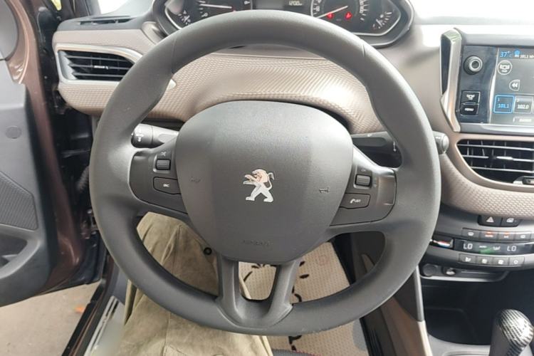 Used Peugeot 2008 2014 1.6L Automatic Fashion Edition Steering Wheel