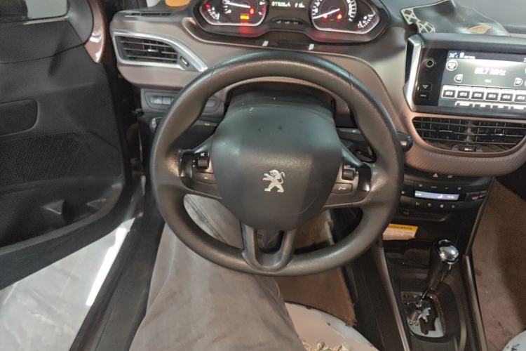 Used Peugeot 2008 2014 1.6L Automatic Fashion Edition Steering Wheel