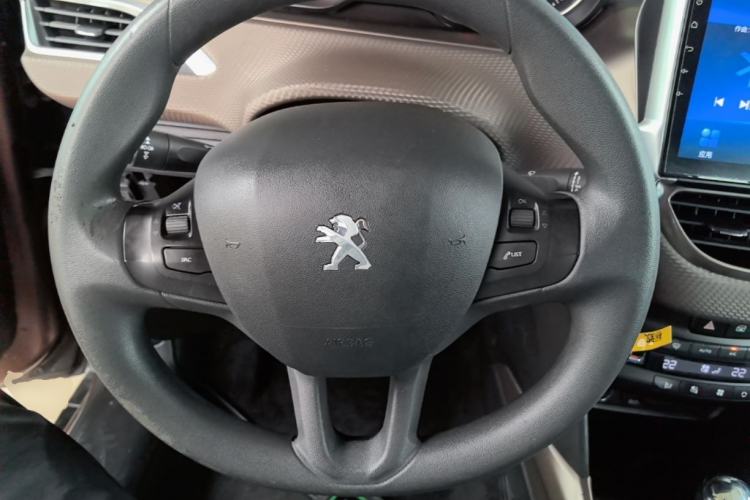 Used Peugeot 2008 2014 1.6L Automatic Fashion Edition Steering Wheel
