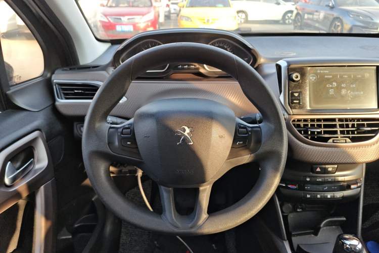 Used Peugeot 2008 2014 1.6L Automatic Fashion Edition Steering Wheel