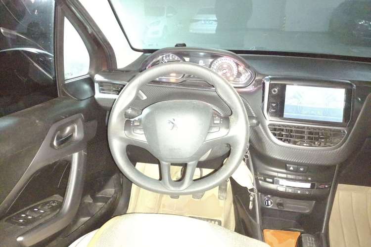 Used Peugeot 2008 2014 1.6L Manual Fashion Edition Steering Wheel