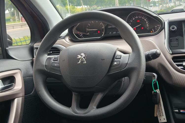 Used Peugeot 2008 2014 1.6L Manual Fashion Edition Steering Wheel