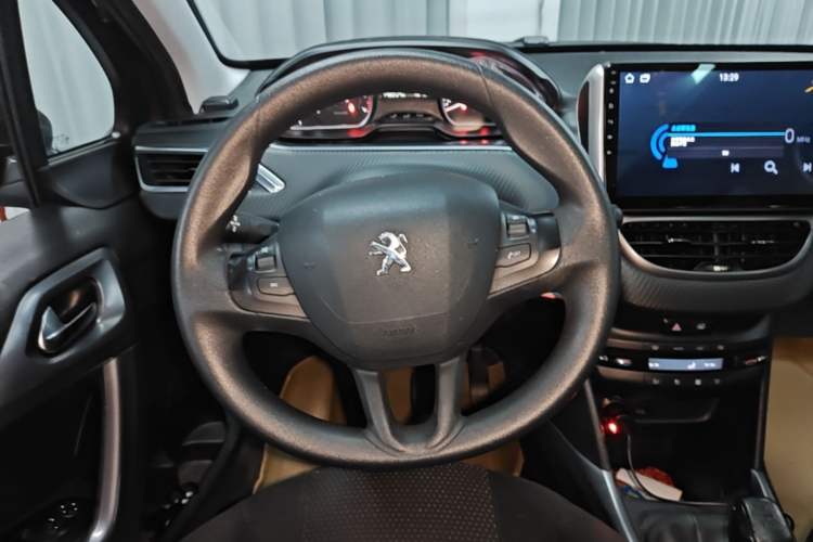Used Peugeot 2008 2014 1.6L Manual Fashion Edition Steering Wheel