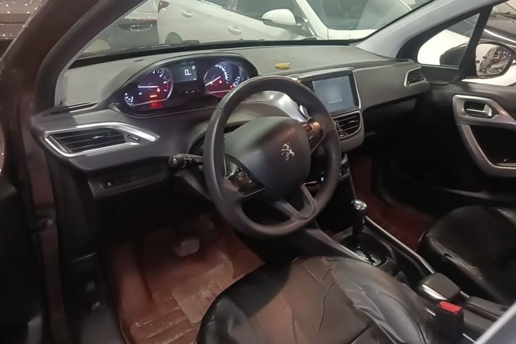 Used Peugeot 2008 2014 1.6L Automatic Fashion Edition Steering Wheel