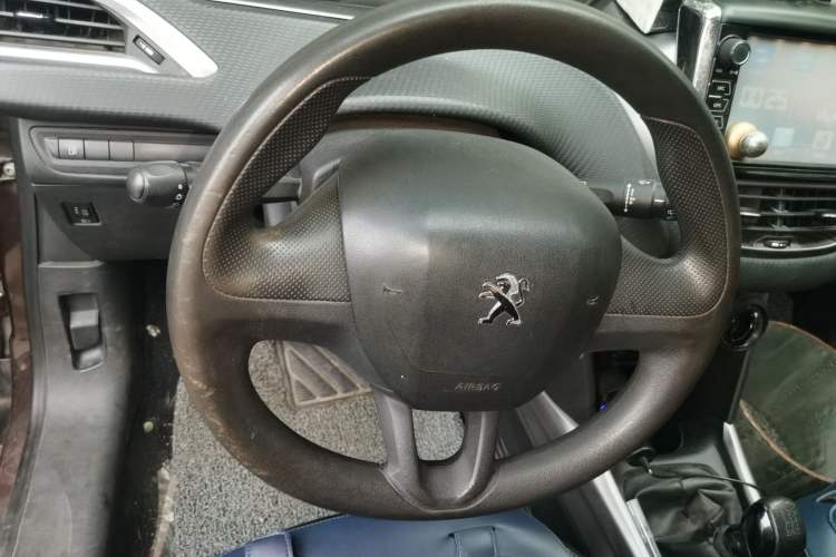 Used Peugeot 2008 2014 1.6L Manual Trend Edition Steering Wheel