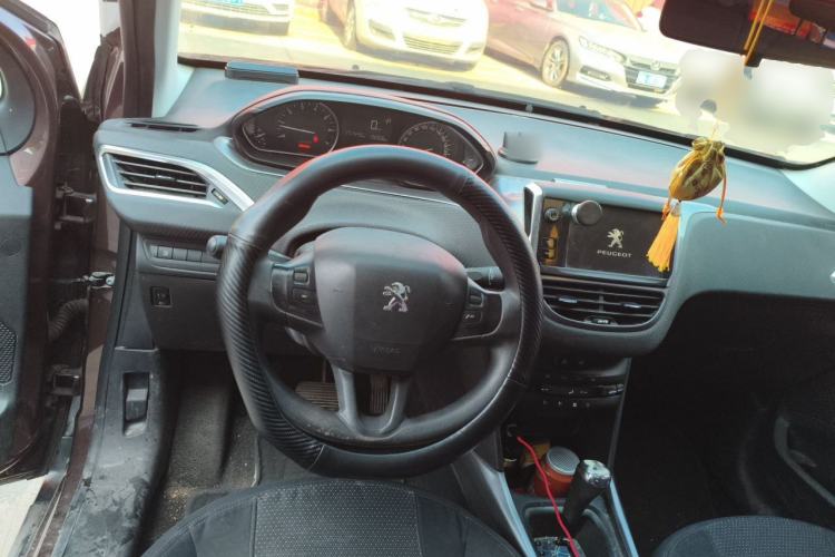 Used Peugeot 2008 2014 1.6L Automatic Fashion Edition Steering Wheel