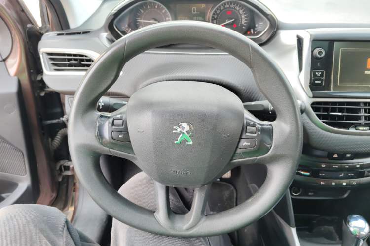 Used Peugeot 2008 2014 1.6L Automatic Fashion Edition Steering Wheel