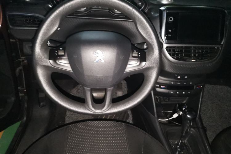 Used Peugeot 2008 2014 1.6L Automatic Fashion Edition Steering Wheel