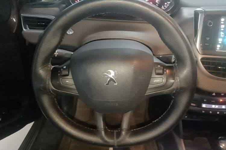 Used Peugeot 2008 2014 1.6L Automatic Fashion Edition Steering Wheel