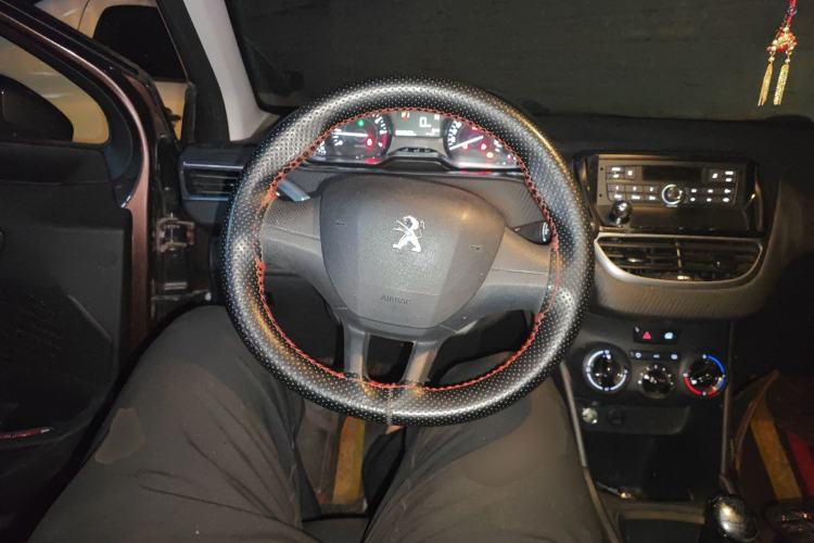 Used Peugeot 2008 2014 1.6L Automatic Trend Edition Steering Wheel