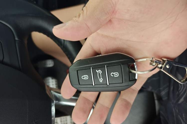 Used Peugeot 2008 2014 1.6L Automatic Navigation Edition Vehicle Key