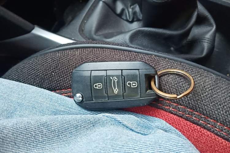 Used Peugeot 2008 2014 1.6L Manual Fashion Edition Vehicle Key