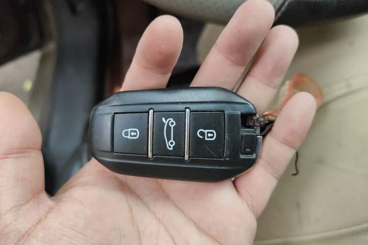 Used Peugeot 2008 2014 1.6L Automatic Navigation Edition Vehicle Key