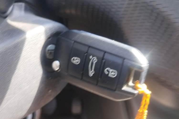 Used Peugeot 2008 2014 1.6L Automatic Fashion Edition Vehicle Key