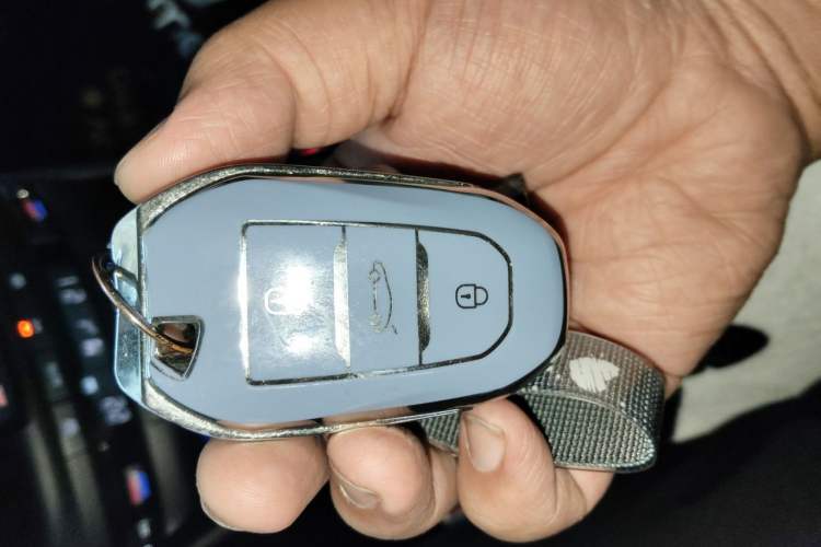 Used Peugeot 2008 2014 1.6L Automatic Navigation Edition Vehicle Key
