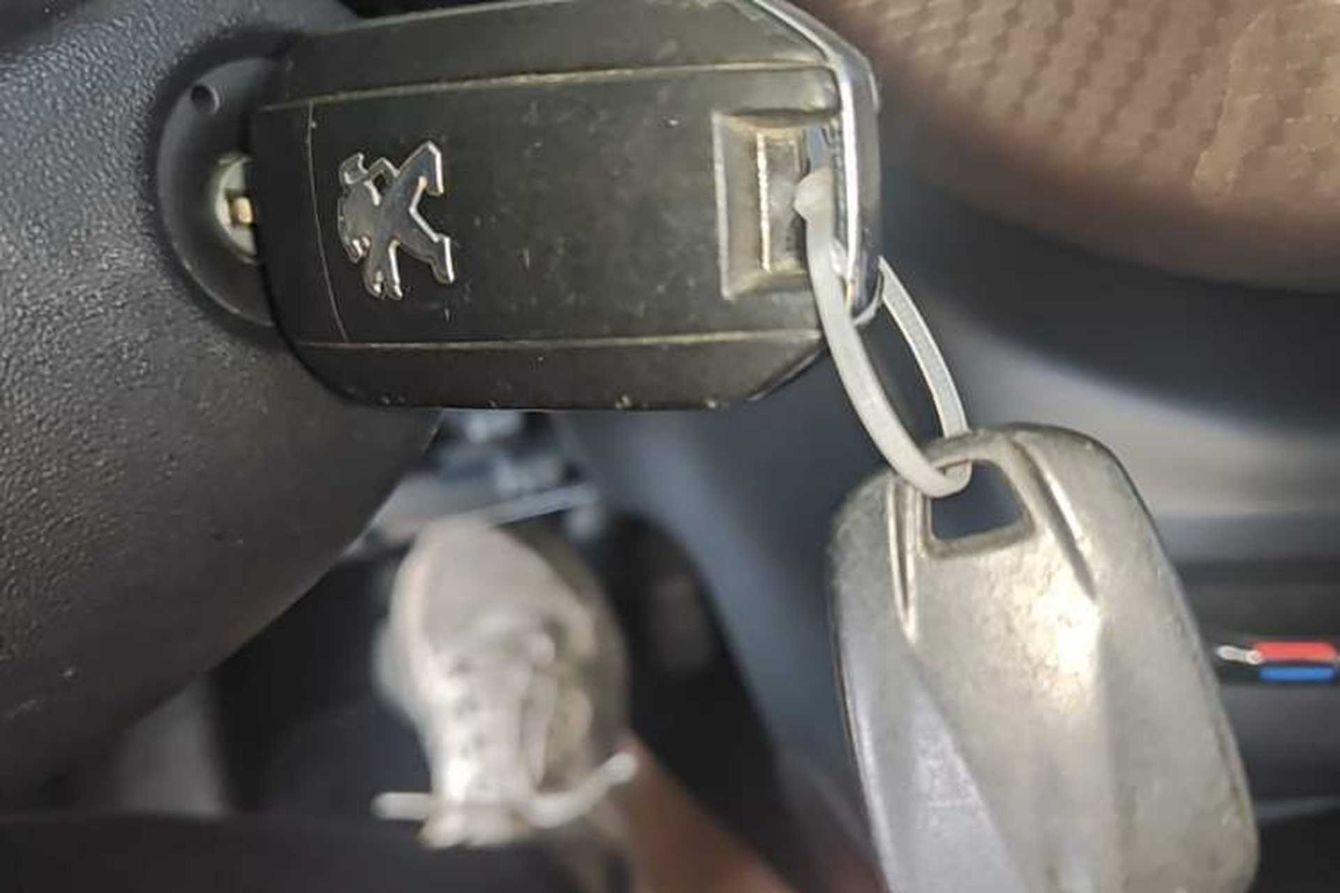 Used Peugeot 2008 2014 1.6L Automatic Fashion Edition Vehicle Key