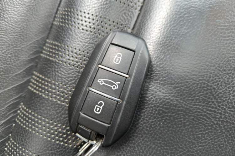 Used Peugeot 2008 2014 1.6L Automatic Navigation Edition Vehicle Key