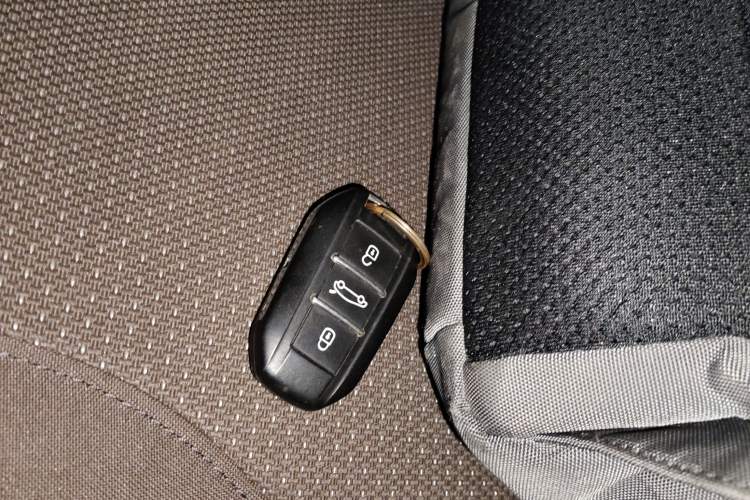 Used Peugeot 2008 2014 1.6L Automatic Navigation Edition Vehicle Key