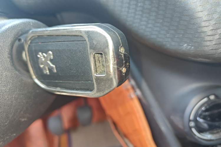 Used Peugeot 2008 2014 1.6L Manual Trend Edition Vehicle Key