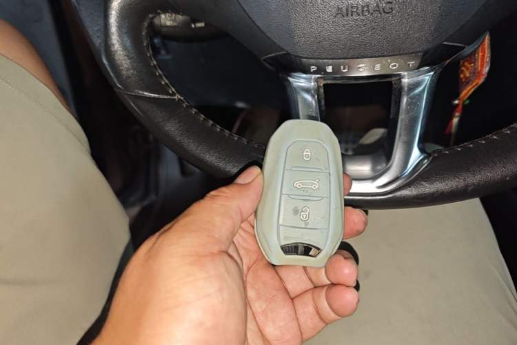 Used Peugeot 2008 2014 1.6L Automatic Navigation Edition Vehicle Key