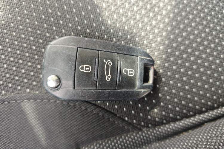 Used Peugeot 2008 2014 1.6L Automatic Fashion Edition Vehicle Key
